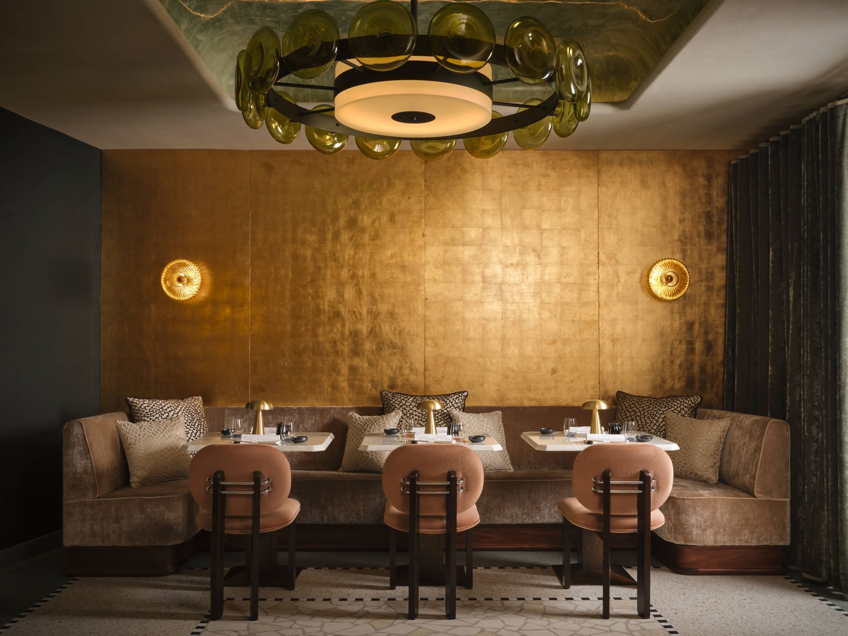 Interior do restaurante Akira Back no W Florence