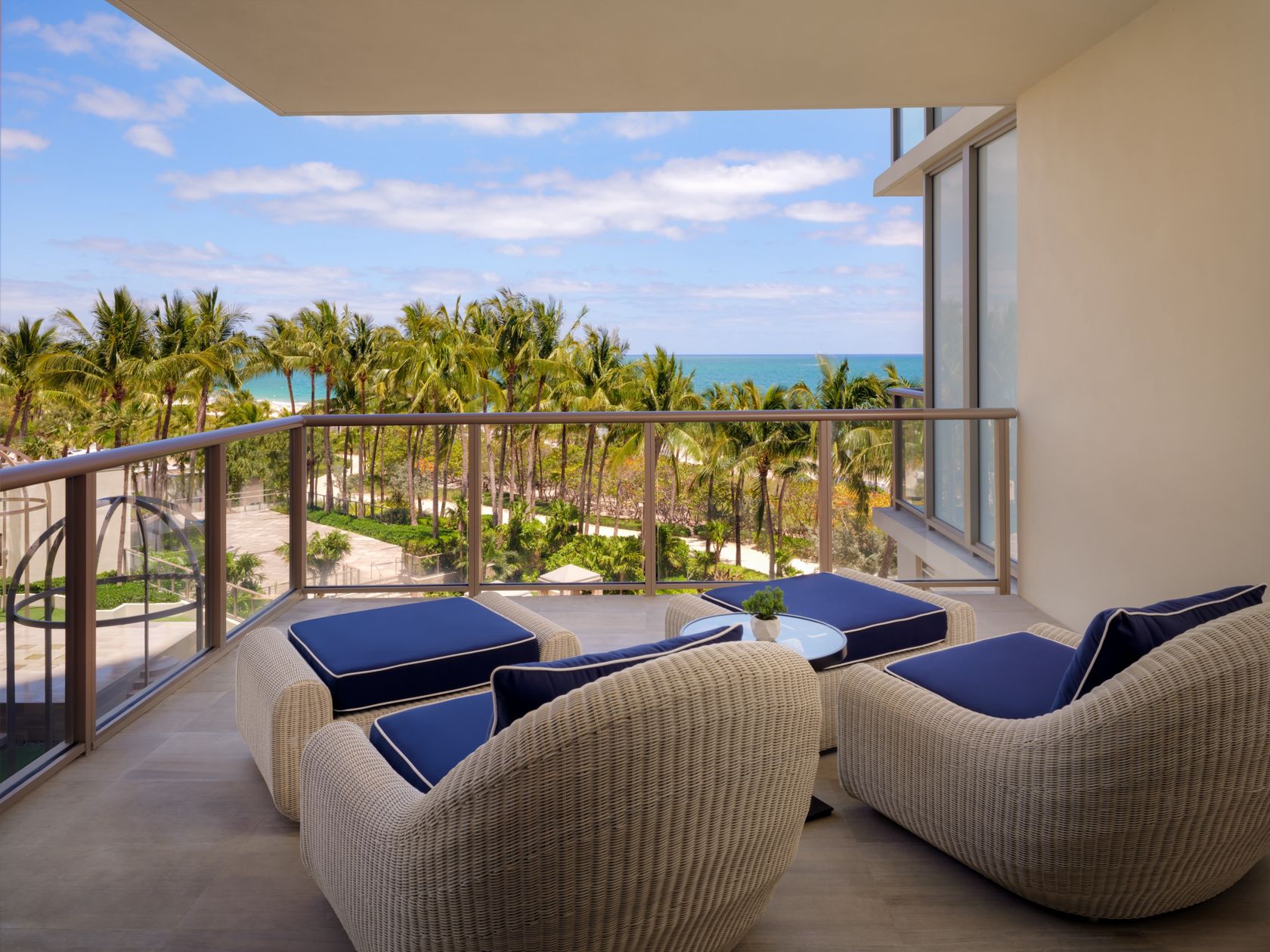 Fotografia da matéria: Bal Harbour: moda, sabores e o azul do Atlântico