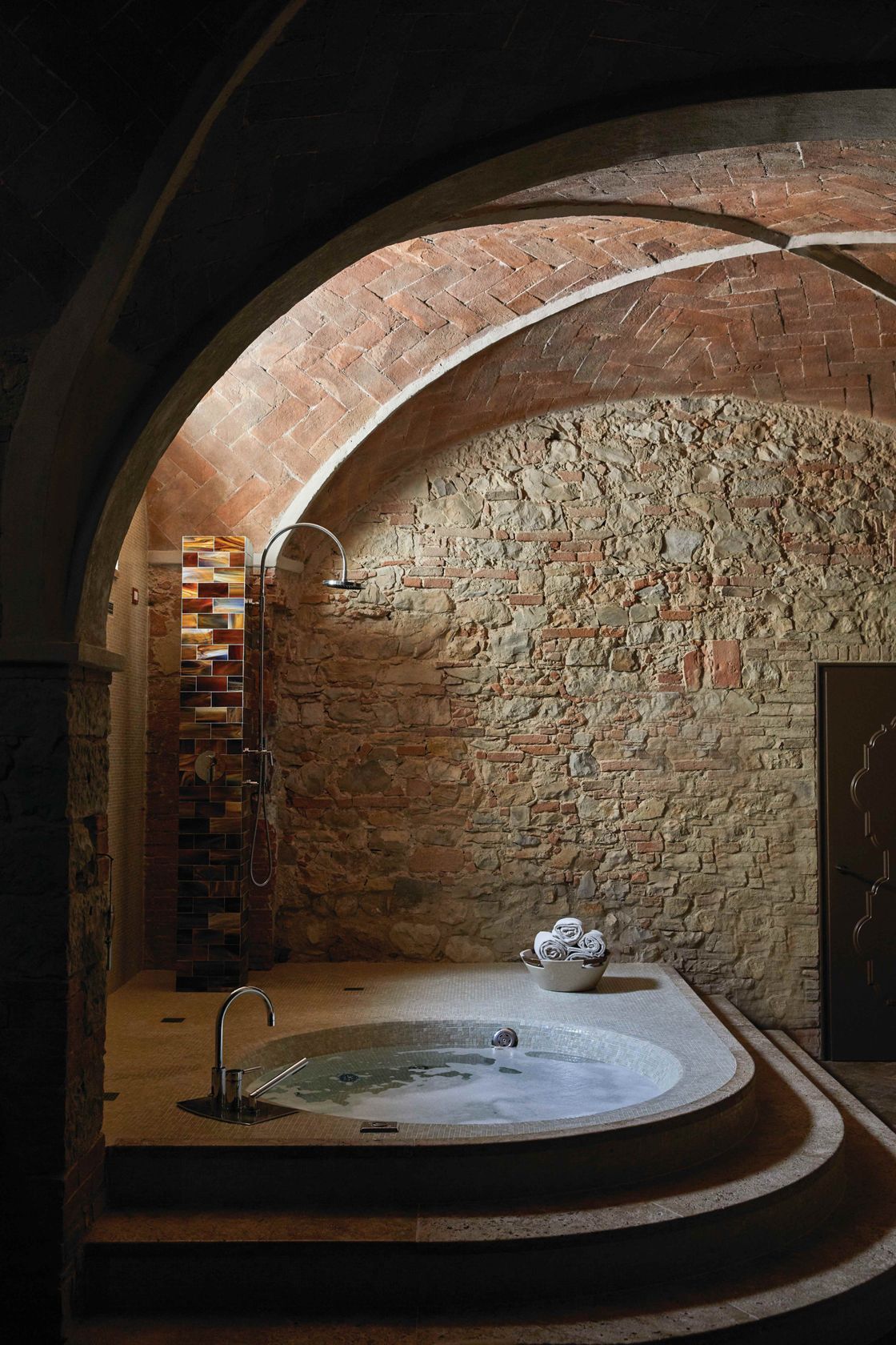 Fotografia da matéria: Castello di Casole: uma pérola do alto luxo nas colinas da Toscana