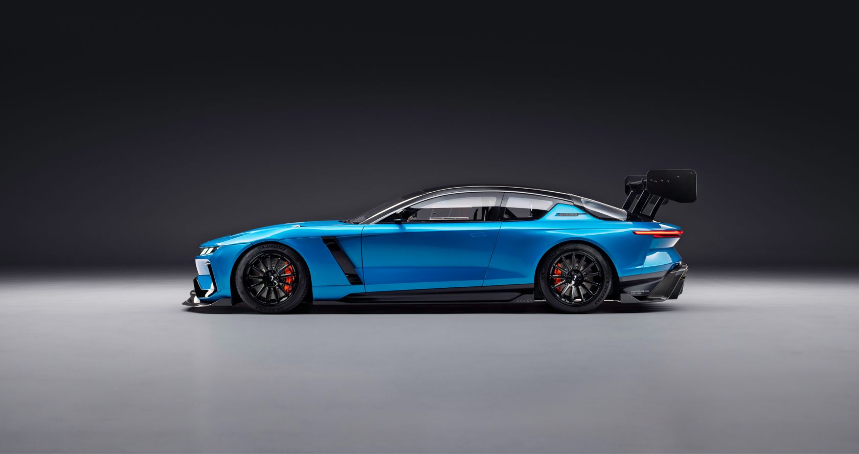 Jensen imagina um novo Interceptor com 960 cv nas rodas traseiras