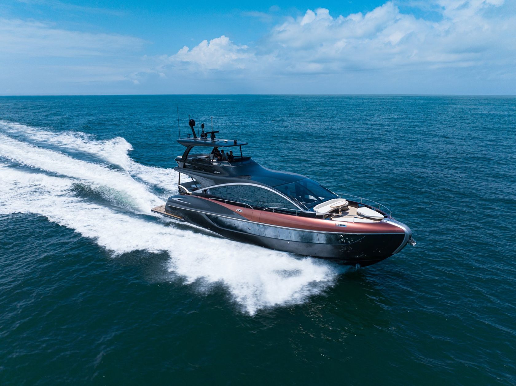 Lexus leva o LY 680 para mares do mundo inteiro