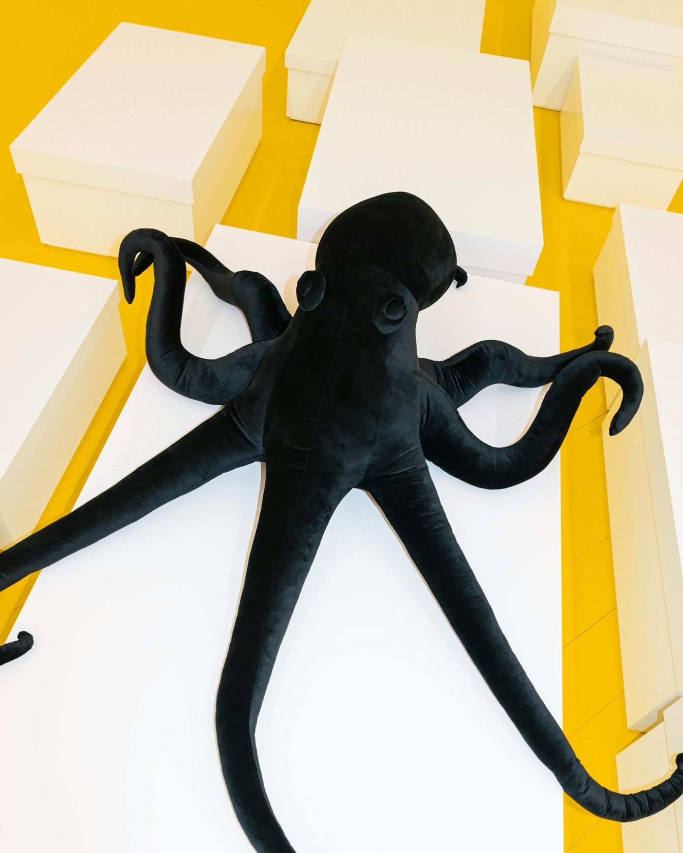 Fotografia da matéria: Loewe faz do inverno um jogo de arte e proporção