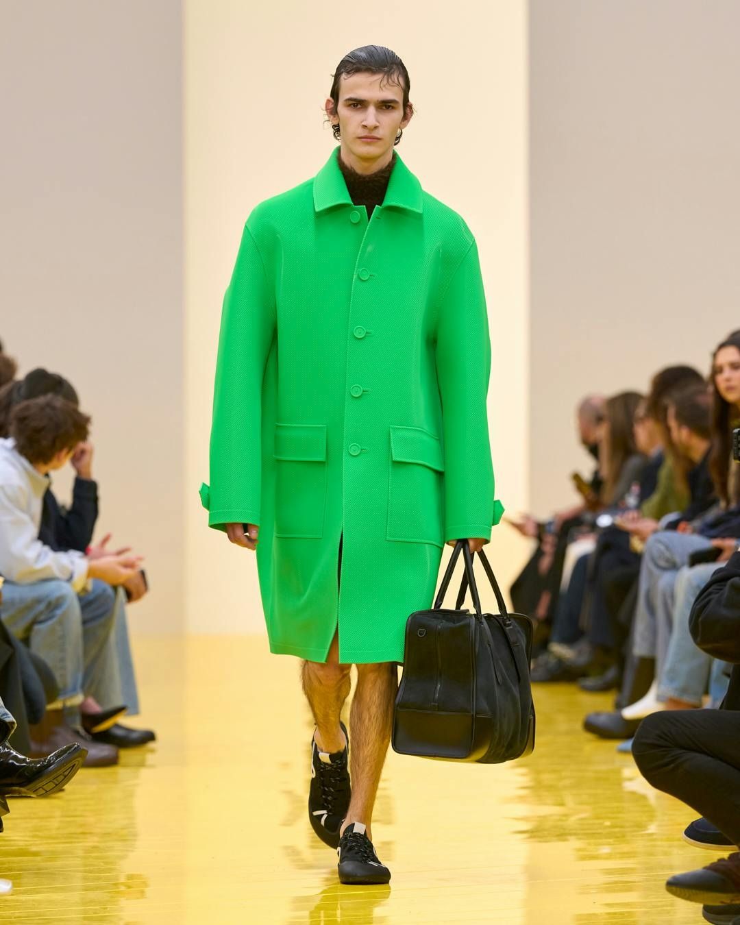 Fotografia da matéria: Loewe faz do inverno um jogo de arte e proporção