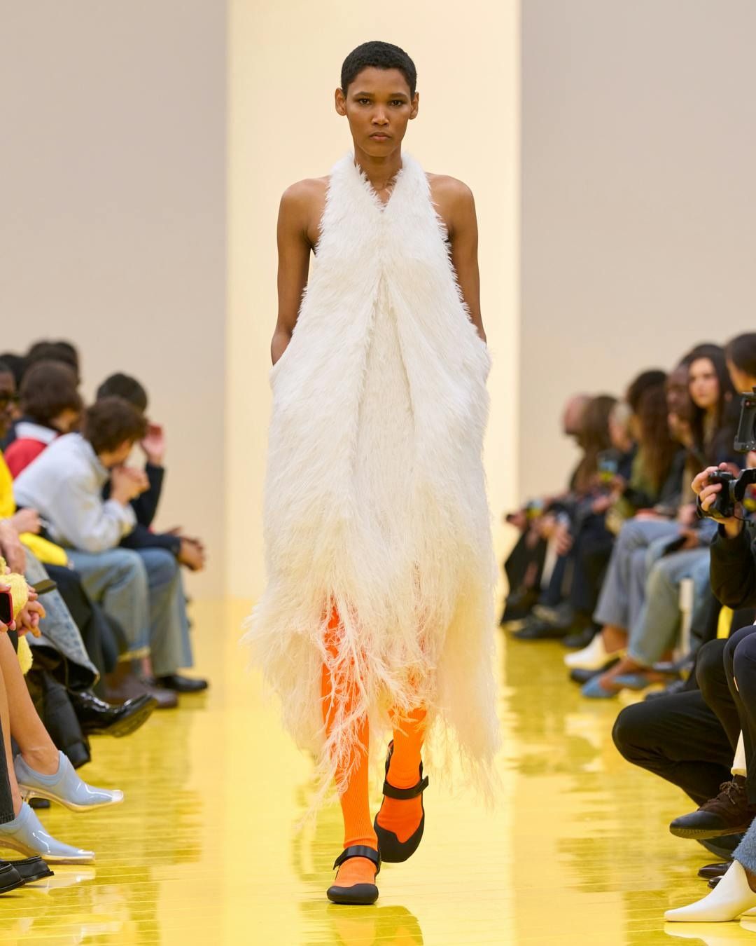 Fotografia da matéria: Loewe faz do inverno um jogo de arte e proporção