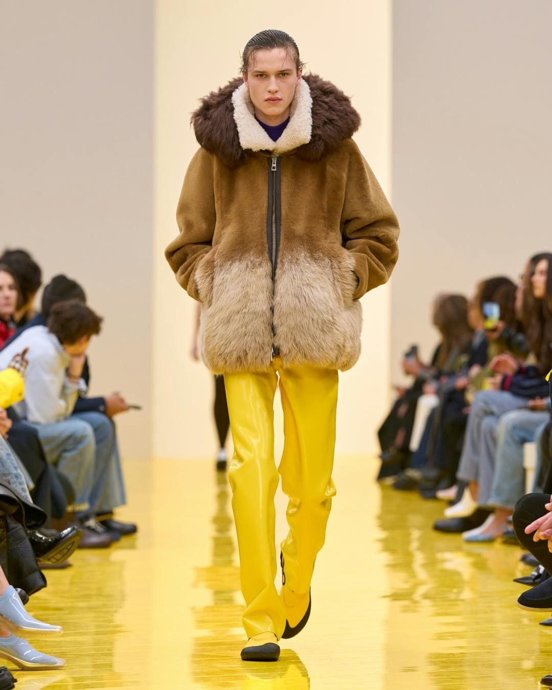 Fotografia da matéria: Loewe faz do inverno um jogo de arte e proporção