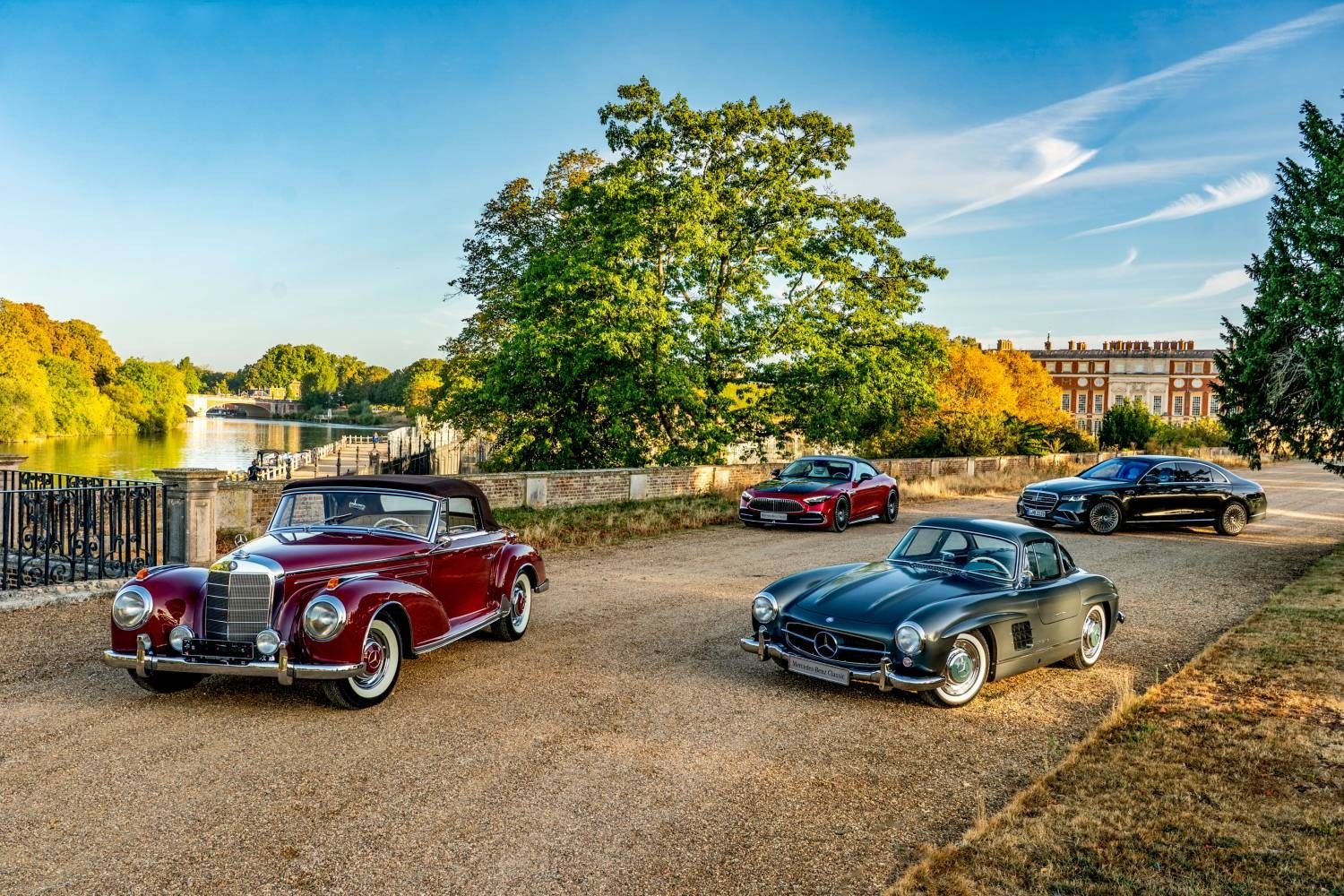 Mercedes-Benz e Henry Poole unem automóveis e alfaiataria em Hampton Court