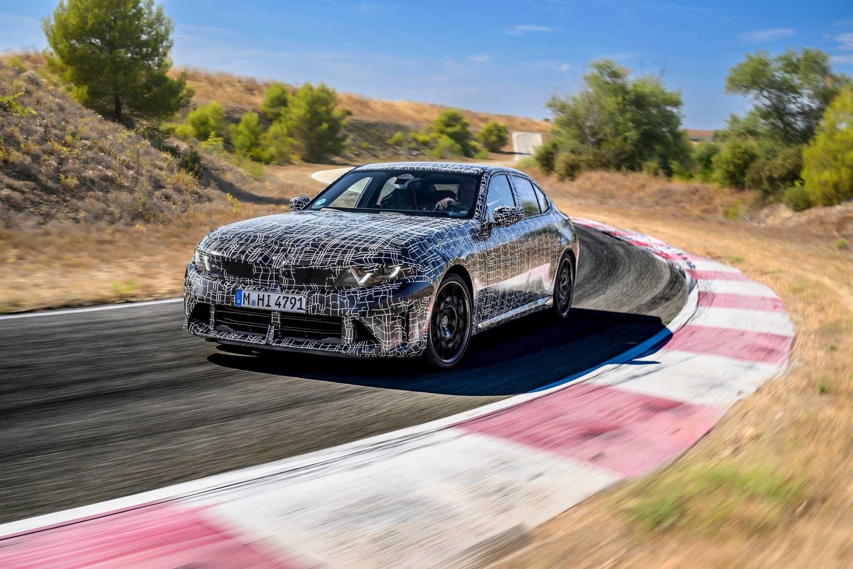 Novo BMW Série 3 entra na reta final dos testes