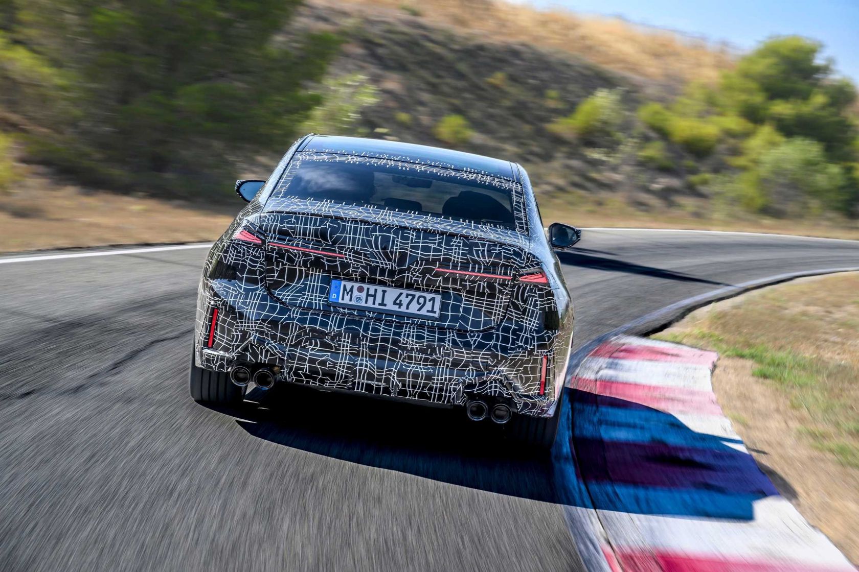 Fotografia da matéria: Novo BMW Série 3 entra na reta final dos testes
