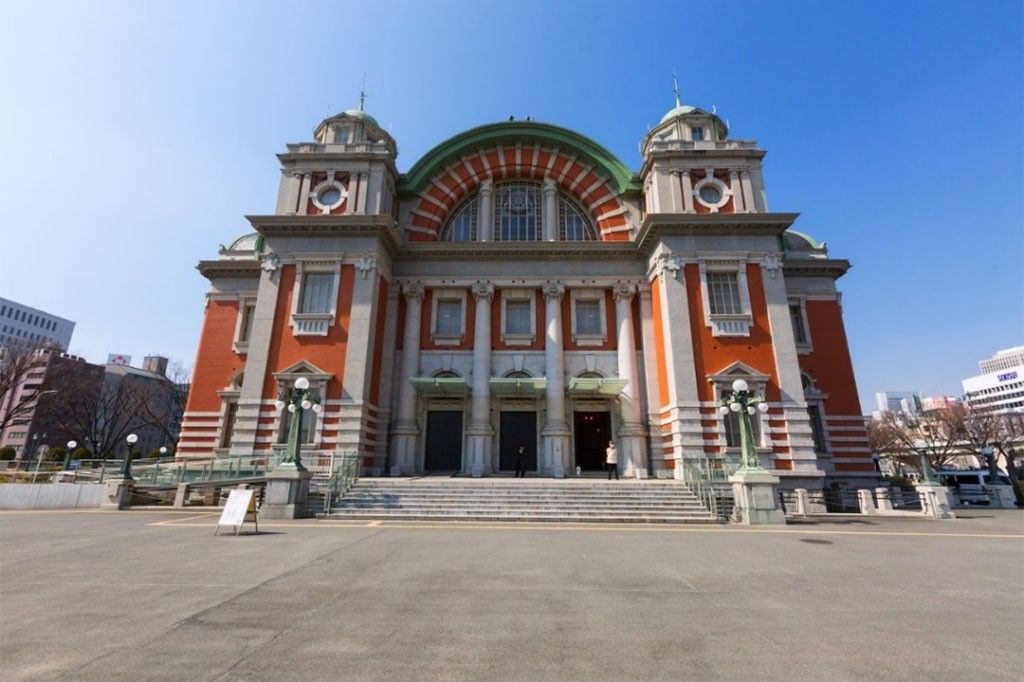 Fachada histórica do Osaka City Central Public Hall em Nakanoshima