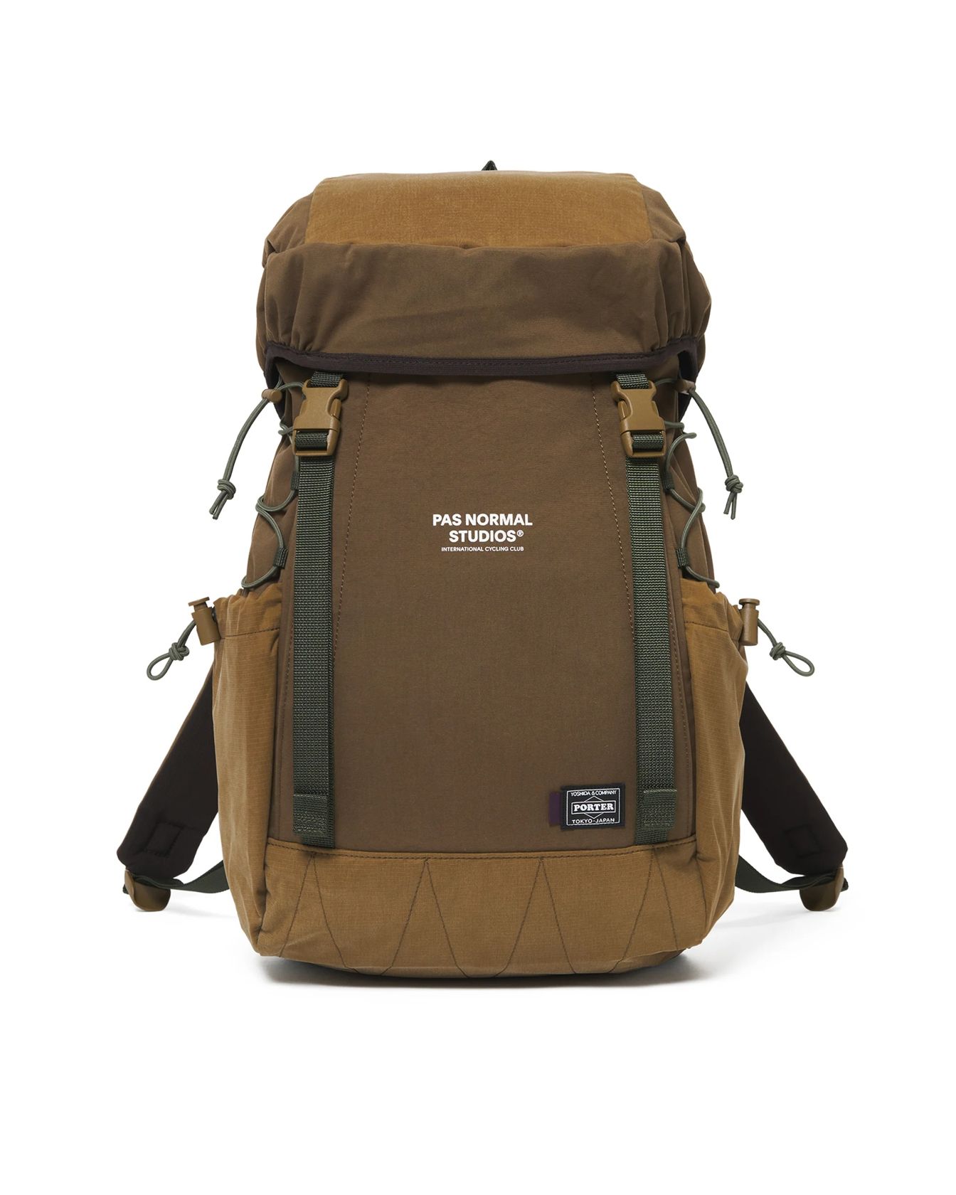 Mochila marrom e oliva da coleção PORTER e Pas Normal Studios