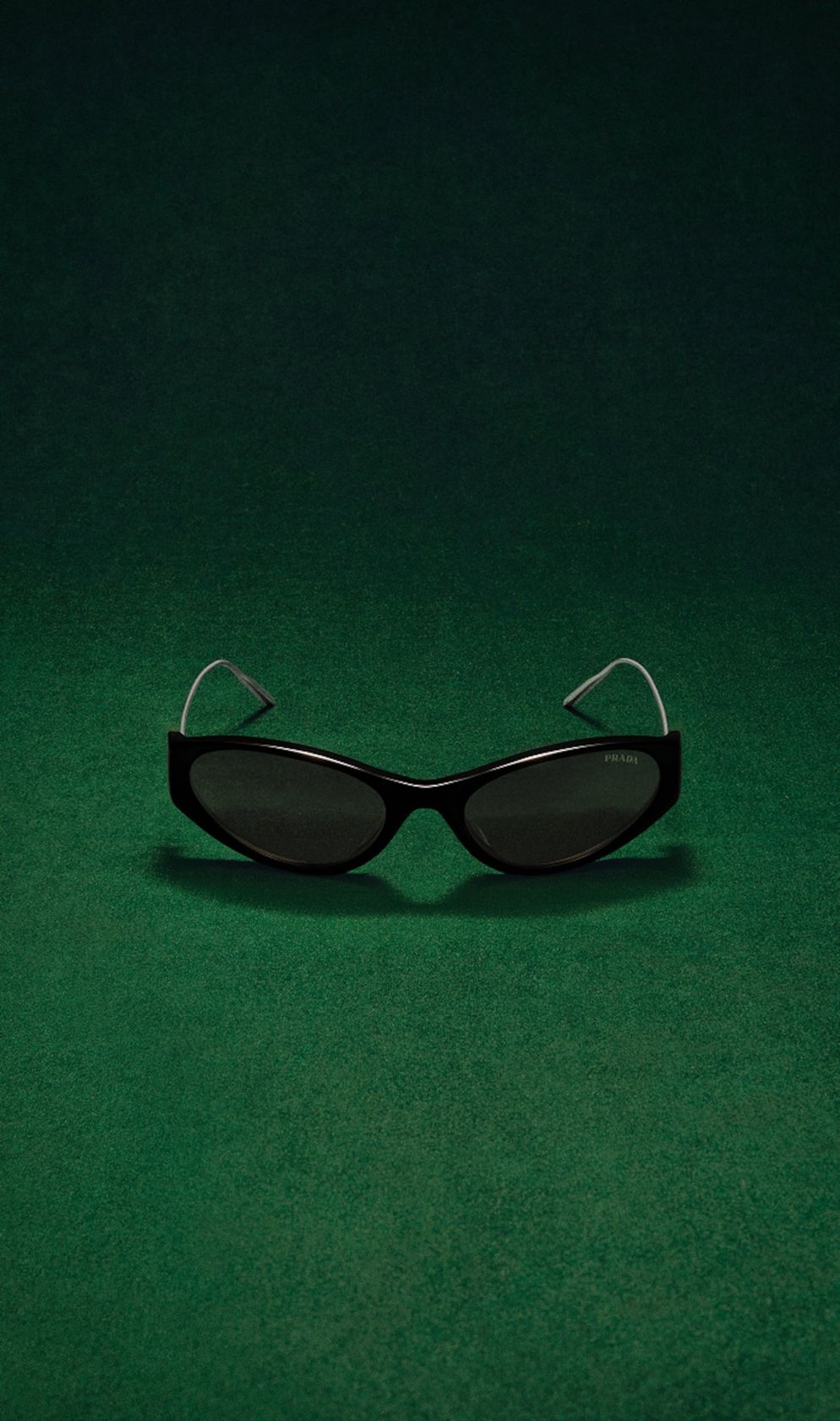 Prada e Gentle Monster criam óculos entre arquitetura e ficção