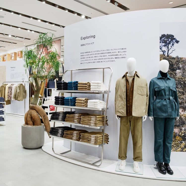 Área de coleção e exposição no interior da UNIQLO Ginza